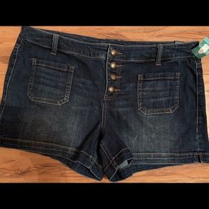 Maurices size 13/14 shorts. Brand new w tags.